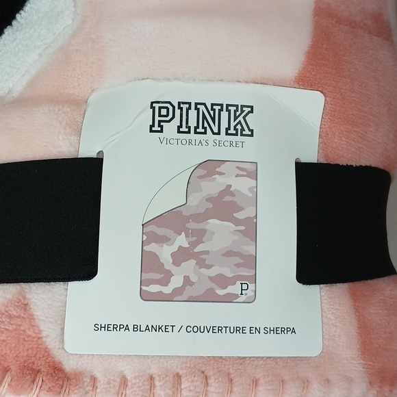 Victoria’s Secret Blanket VS Pink Camo Sherpa Blanket VS PINK Blanket 🆕️ Rare! - Picture 4 of 14